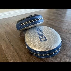 Century BRAVE focus mitts. Never used. Great condition.
